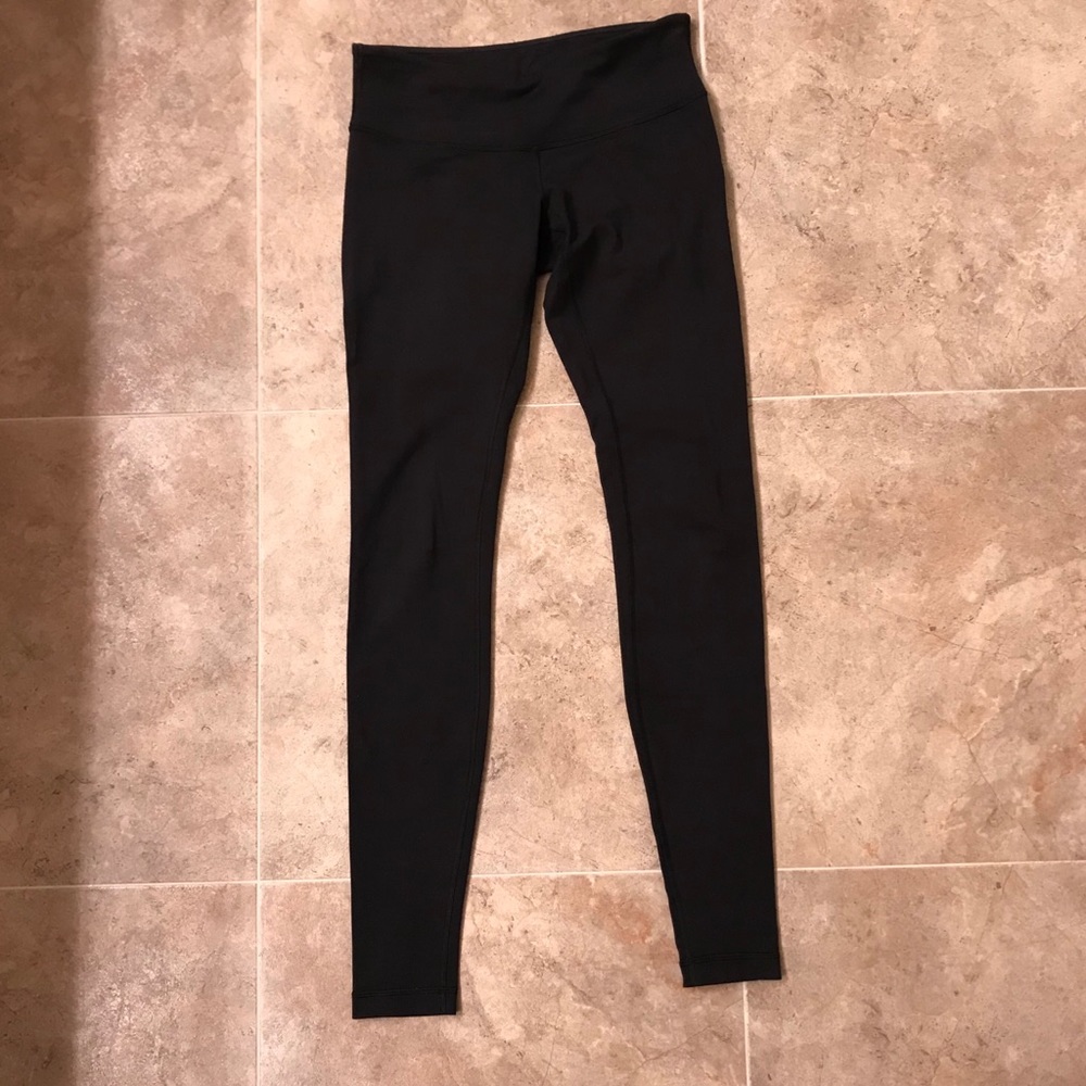 Lululemon Wunder Under size 6